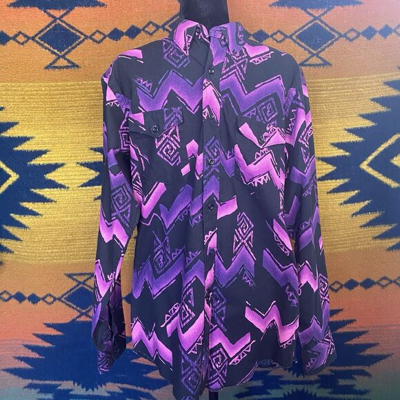 Vintage Wrangler Button Up Shirt. 100% Cotton. Pockets. Collar.90’s. 16 1/2-35.